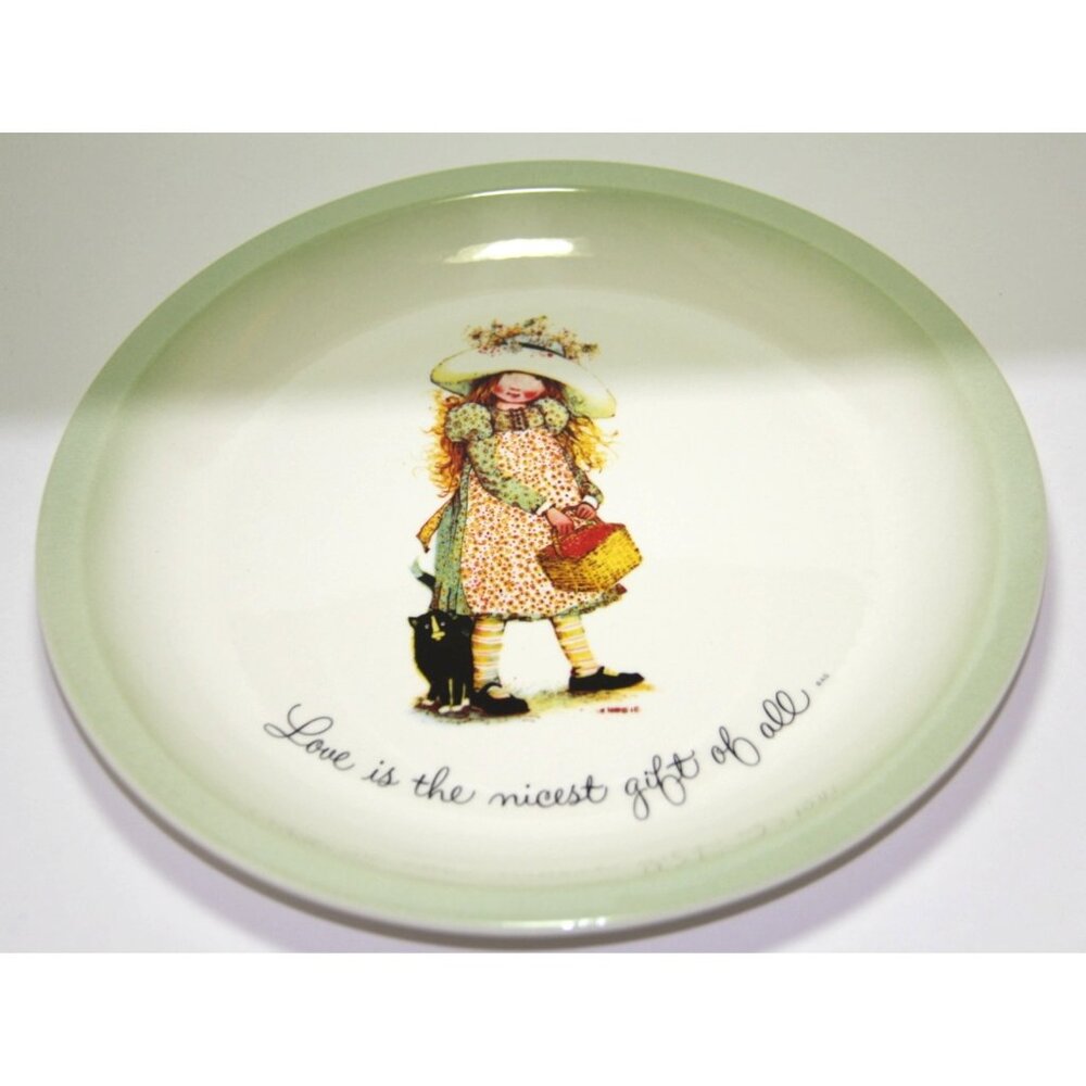 HOLLY HOBBIE Collectible Plate "Love is the Nicest Gift of All"